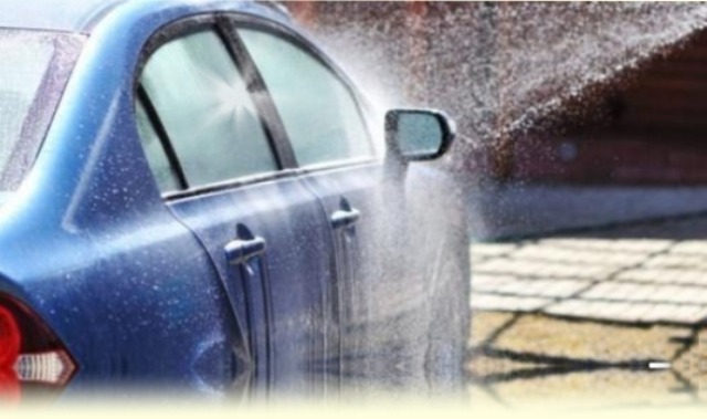 Laver votre voiture à domicile peut vous coûter cher : une belle amende de 450 euros L’amende peut même aller jusqu’à 75.000
