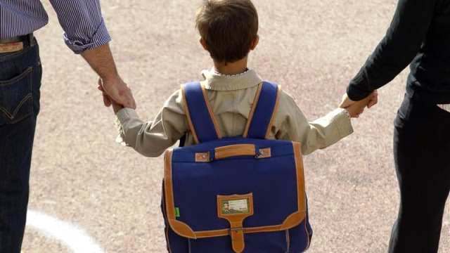 Jusqu’à 135€ d’amende pour les parents qui retirent leurs enfants trop tôt de l’école