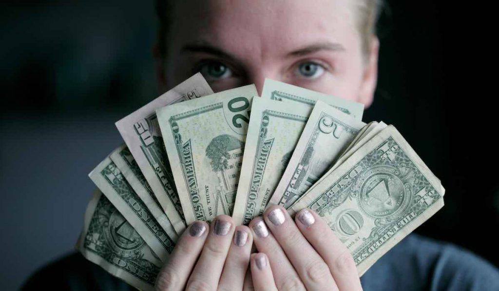 Une étude révèle que plus vous gagnez d’argent, plus vous êtes heureux