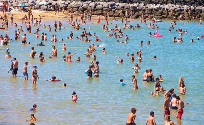 Espagne : uriner dans la mer peut vous coûter 750 euros d’amende sur cette plage.