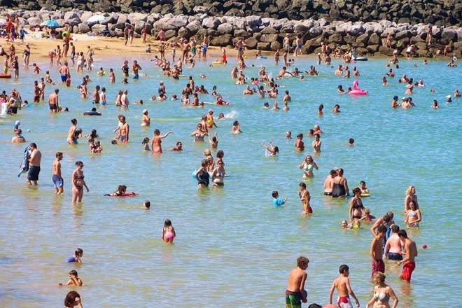 Espagne : uriner dans la mer peut vous coûter 750 euros d’amende sur cette plage.