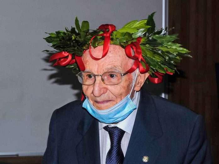 À 99 ans, il décroche son… master de philosophie et devient le plus vieux diplômé d’Italie.