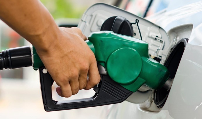 Carburant : le gouvernement va aider les faibles revenus qui doivent rouler pour travailler