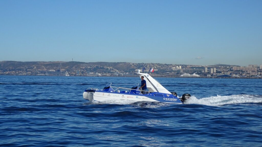 Plus besoin de bouteille : ce bateau plonge sous l’eau et génère son propre oxygène
