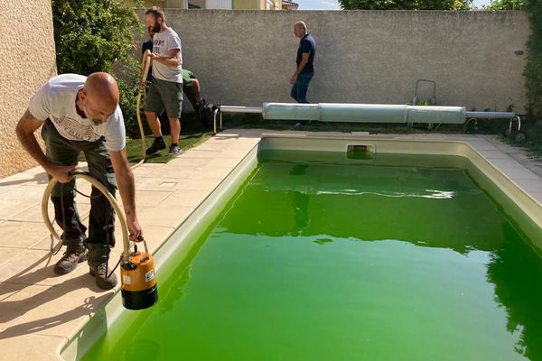 Insolite. Des propriétaires de piscine ou jacuzzi font don de leur eau pour les espaces verts de leur commune