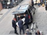 Obsèques de Lola : le cercueil blanc est entré dans la collégiale de Lillers