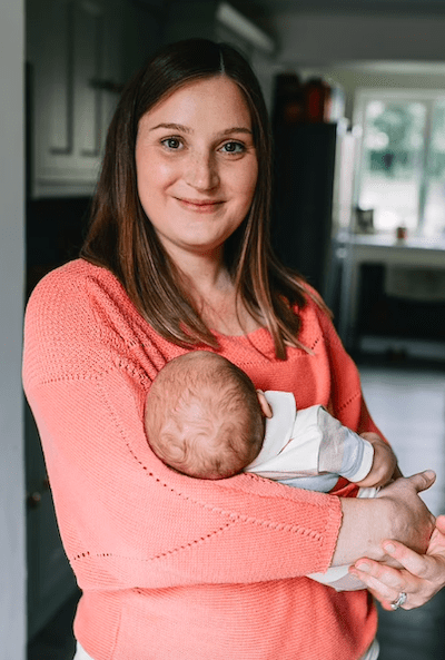 Elle découvre qu'elle est allergique à son enfant après sept mois de grossesse.