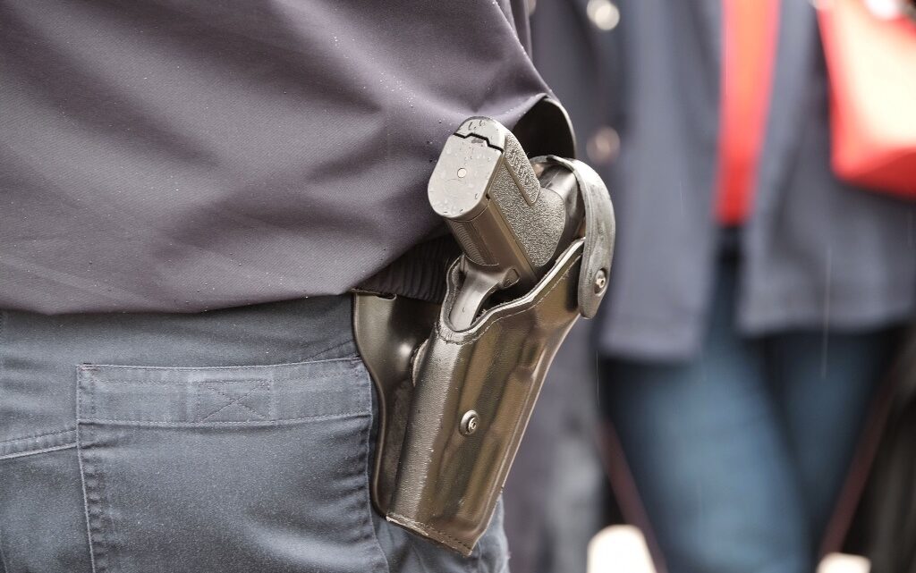 Grenoble : menacé à la Kalachnikov, un policier ouvre le feu et fait un blessé