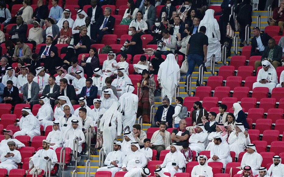 « Bien sûr qu’on s’en va, ils perdent » : la fête n’a pas duré longtemps chez les supporters du Qatar