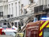 ‪Bâtiment effondré à Lille: un corps retrouvé dans les décombres, un troisième bâtiment menace de s'écrouler