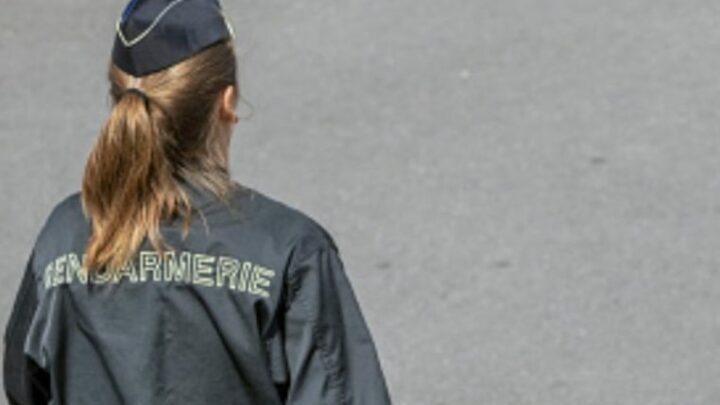 Gendarme le jour, prostituée la nuit : La double vie d’une jeune femme de 21 ans