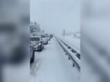 Des automobilistes pris au piège de la neige sur l'A75
