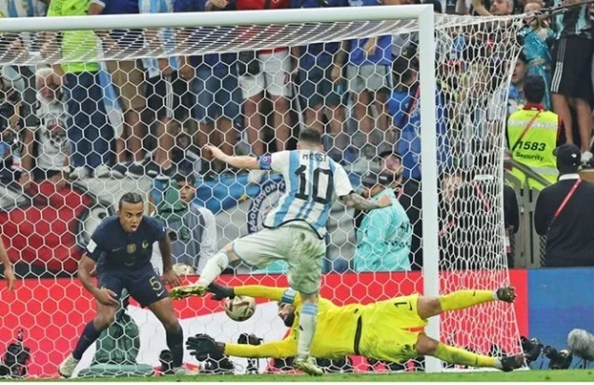 Pourquoi le troisième but argentin de la finale aurait dû être annulé