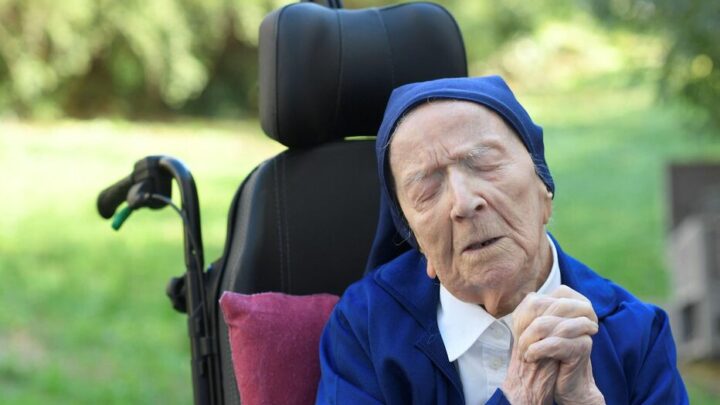 La doyenne de l’humanité, la Française soeur André, est morte à 118 ans