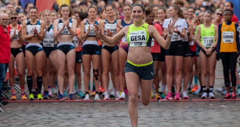 « Je ne suis pas malade », enceinte de 5 mois, elle termine une course de 5 km et divise les internautes