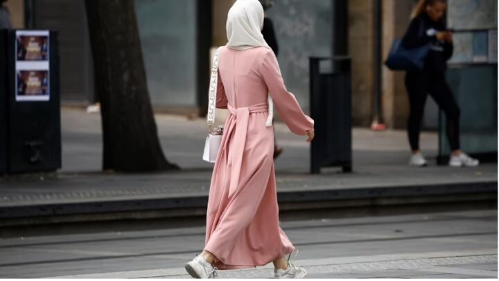 L’interdiction de l’abaya à l’école confirmée par le Conseil d’Etat