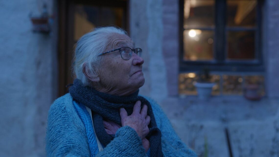 À 91 ans, elle vit seule dans la montagne, au rythme des saisons, suivez le documentaire “Suzanne, de saison en saison”