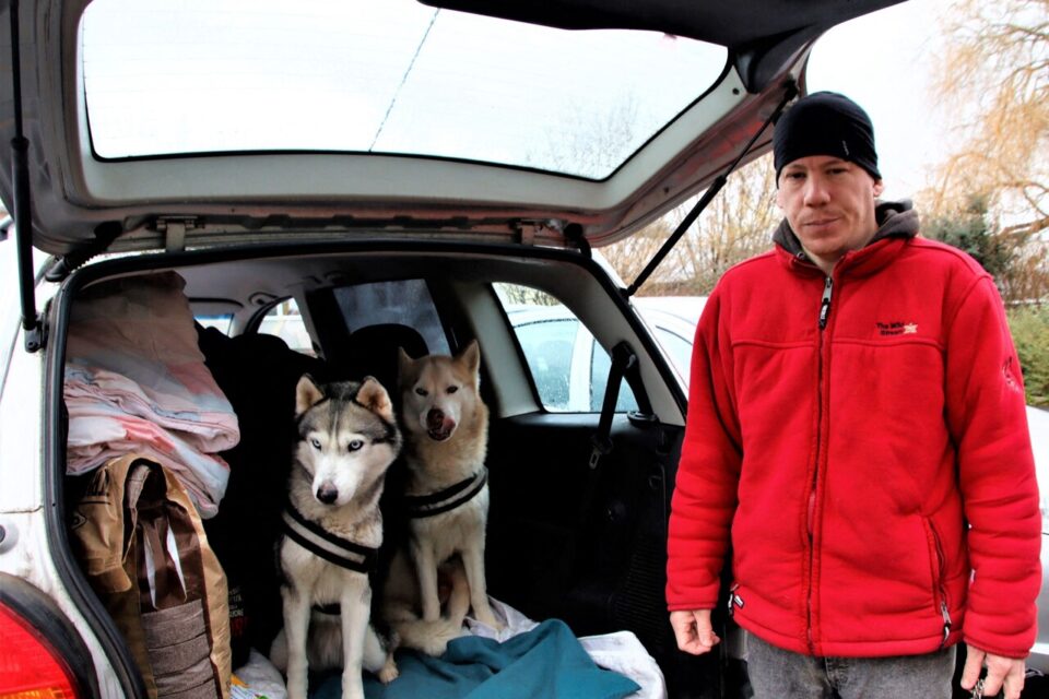 Ce Breton vit et dort dans sa voiture, avec ses deux huskys, depuis 21 mois : « Je suis épuisé »