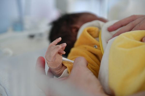 Un bébé de « moins d’une heure » retrouvé dans un sac de courses à Londres