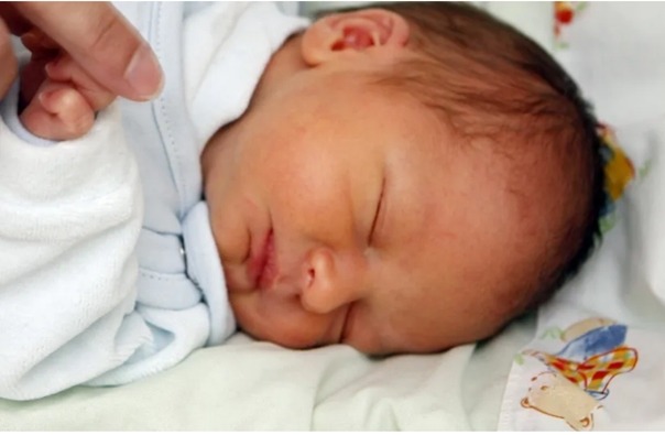 Un bébé de « moins d’une heure » retrouvé dans un sac de courses à Londres