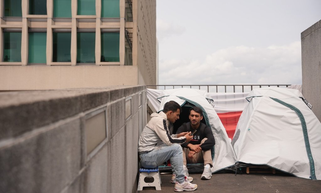 Belgique : la justice autorise les associations à saisir les comptes de l’État pour loger les demandeurs d’asile