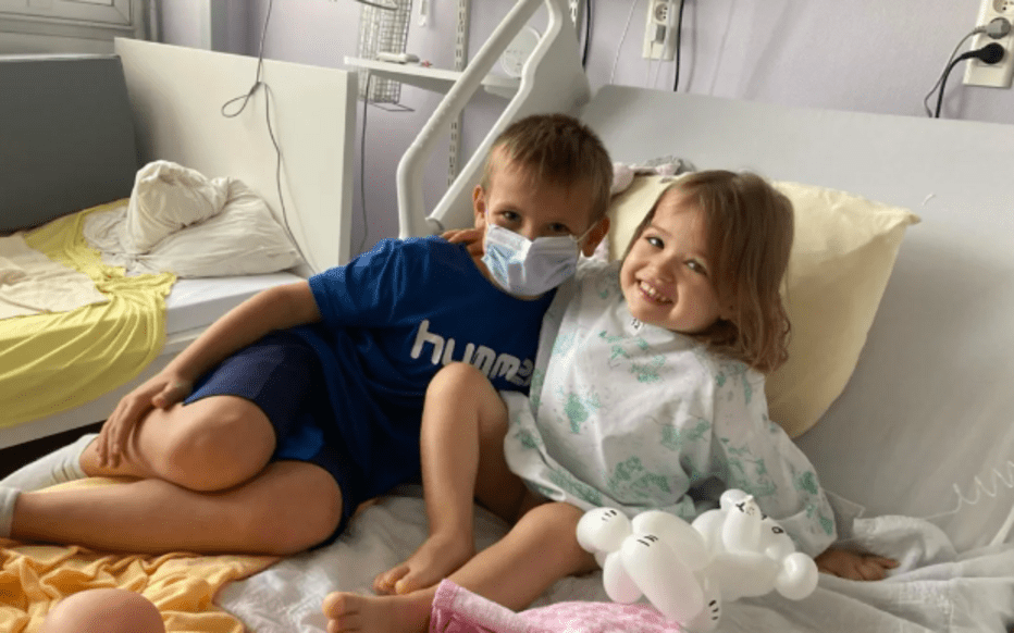 Un frère et un sœur de 8 ans et 3 ans, sont tous deux atteints d’une leucémie aiguë
