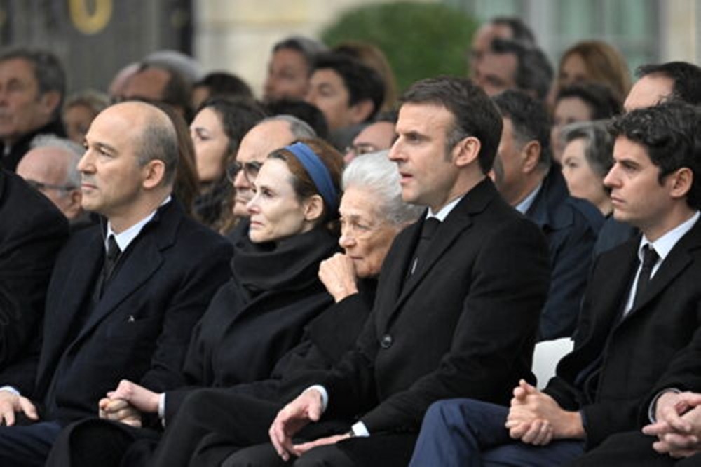 Pourquoi Brigitte Macron était absente au hommage à Robert Badinter