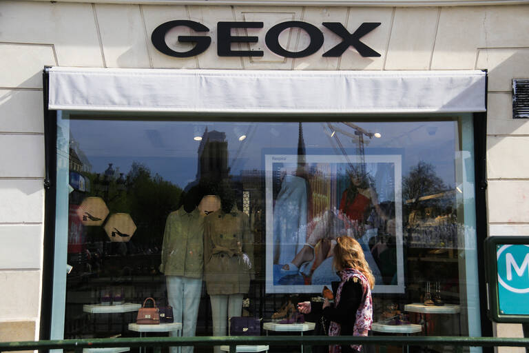 Vendeuse voilée dans un magasin Geox : une enquête ouverte après le dépôt de plainte du gérant