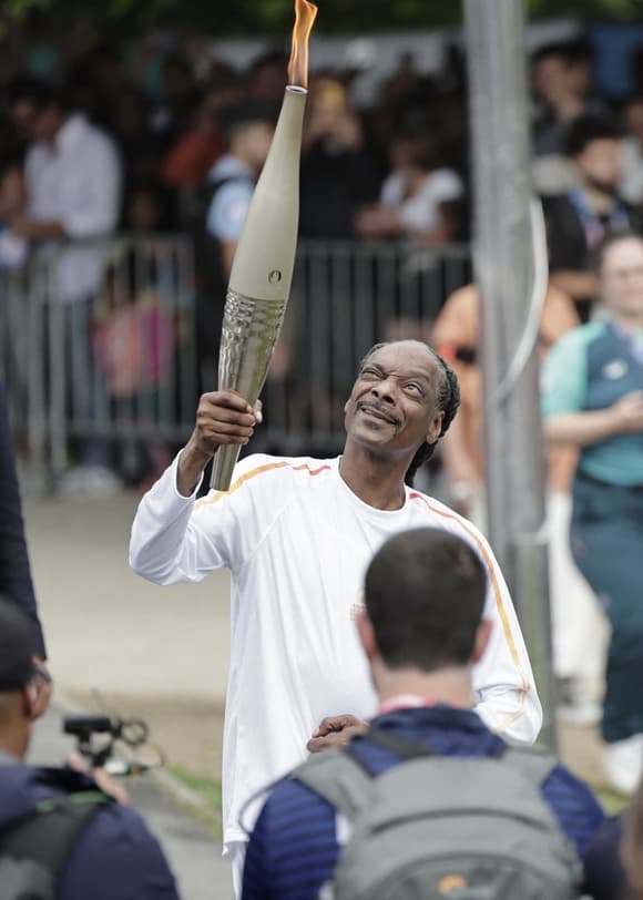 Snoop Dogg, Porteur de la Flamme Olympique à Saint-Denis : Un Événement Inoubliable